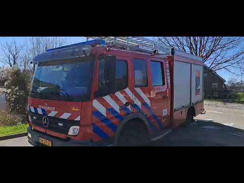 Brandweer, Ambulance, politie en traumahelikopter met spoed in Ter Aar en Alphen