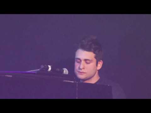 Jacopo dedica a sua madre Daniela Dessì questa struggente canzone al Concerto C.Shalom il 14/01/17