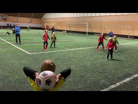 Honka P 14 Musta - EPS P13 (Talviliiga kilpasarja 2013 syntyneet 11.12.2021)