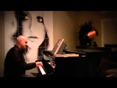 Googoosh's Eshareh on the piano -- گوگوش - اشاره