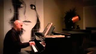 Googoosh's Eshareh on the piano -- گوگوش - اشاره