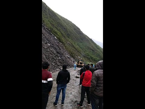 Derrumbe en El Castillo deja intransitable la ruta La Paz–Yungas