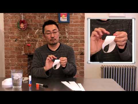 短冊の紙から作られました