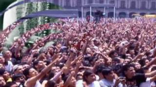 ALZANDO NUESTROS BRAZOS - laura pausini