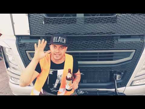 Román kamionos az életéröl panaszkodik