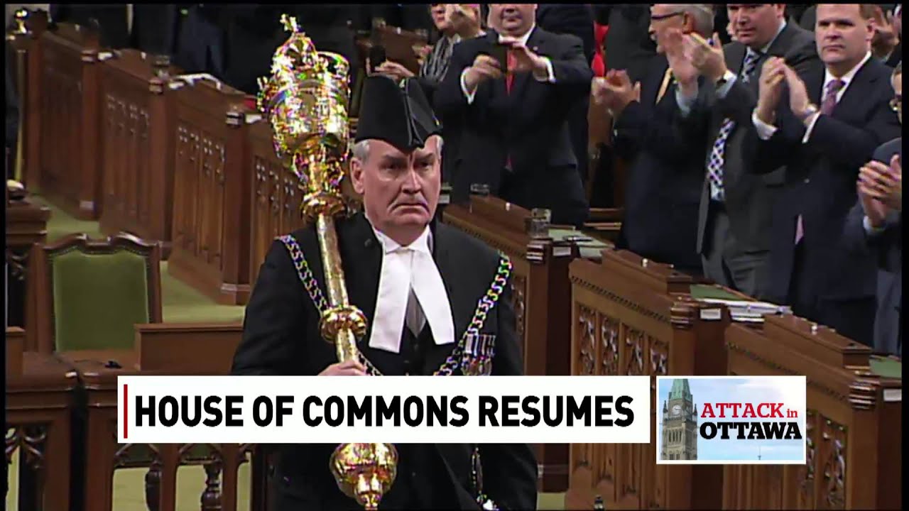 Sergeant-at-Arms Kevin Vickers receives standing ovation