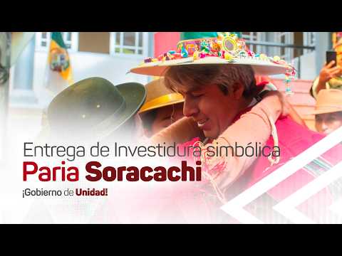 Paria Soracachi entrega su identidad y vestimenta al gobernador Edgar Sánchez.