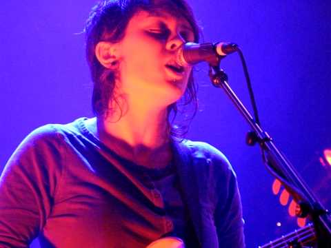 18/23 Tegan & Sara - Sara Owns Shaun at Scrabble + Hell @ The Forum #2, Melbourne, VIC 5/12/10