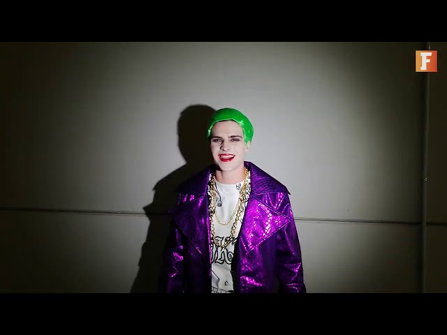 Vídeo relacionado con Funidelia Disfraz Oficial de Joker - Escuadrón Suicida para hombre, Camiseta, leggins, pantalón, gabardina, cadenas, DC Comics - Traje para adultos para fiestas, Carnaval y Halloween - Talla M-L