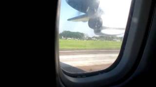 preview picture of video 'Taca regional despegando del aeropuerto de La Ceiba.'