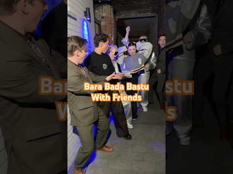 That night in the UK we accidentally formed a dance troupe with Kyle, Vaeb & Maria Sur. World tour?✨