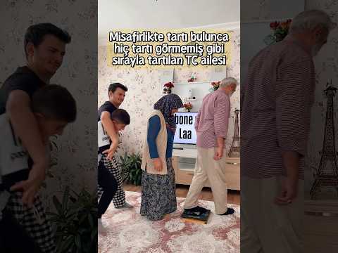 Misafirlikte tartı bulunca hiç tartı görmemiş gibi sırayla tartılan o aile😅