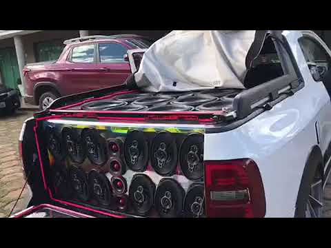 Saveiro branca tocando