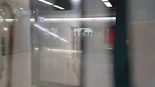 加裝了新扶手的港鐵M-Train
