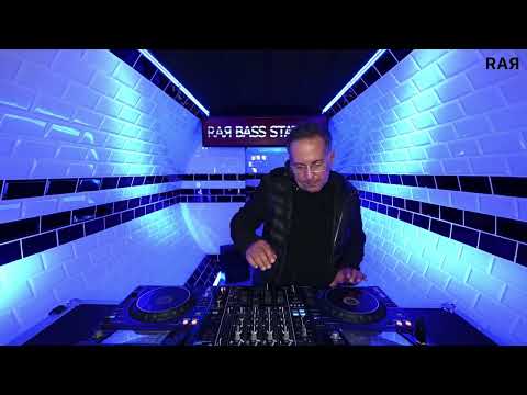 FREDERIC LORIAN / 131 BPM - BASS STATION 2 - 055 / TECHNO