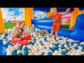 Vlad e Niki brincam no castelo inflável e outros desafios engraçados para crianças