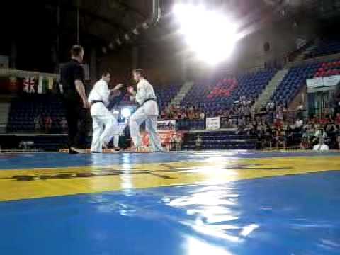 Váczi Zoli a 2010 Logrono-i Kyokushin EB-n. elsö nyert meccs 1 rész