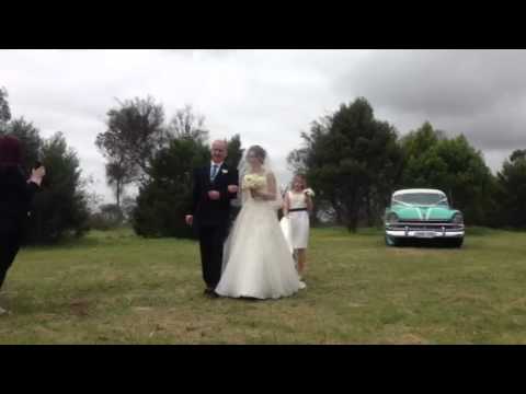 Karl bo co dau dan Elise vao de bat dau le cuoi