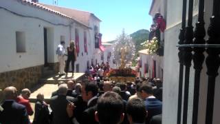 preview picture of video 'copla a la cruz de Feria en la calle manceñía 2014'
