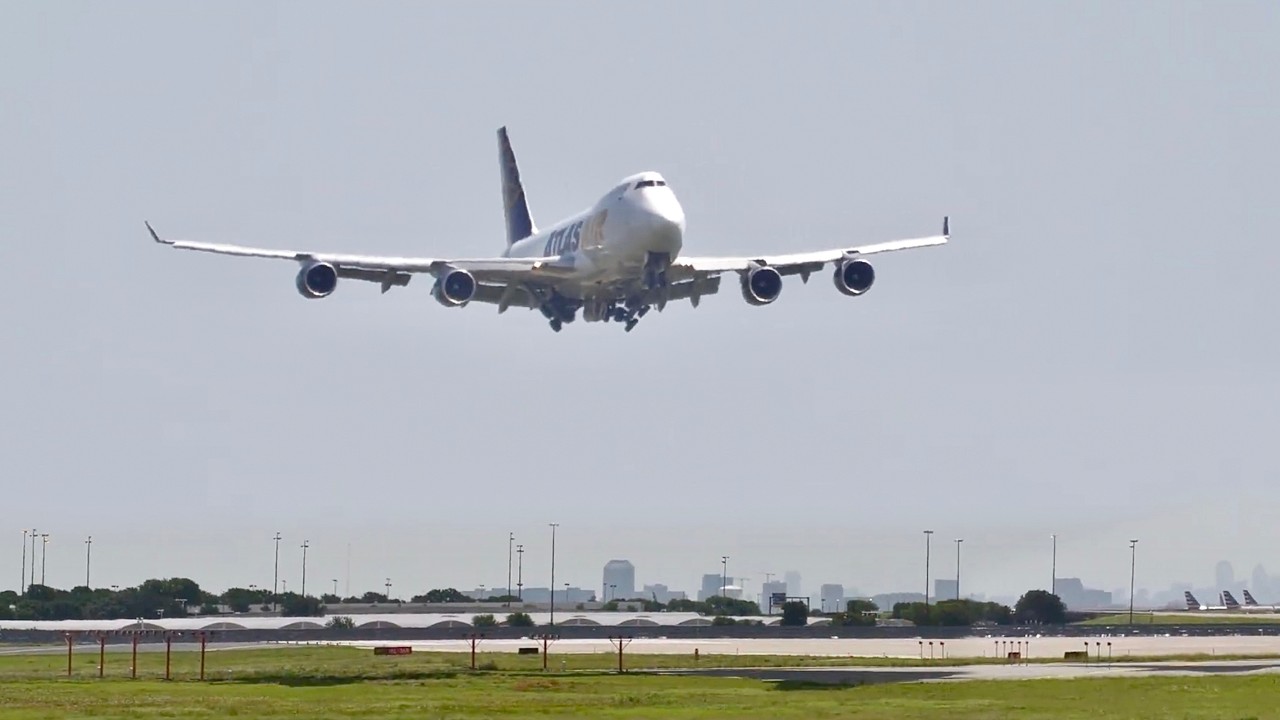 747 Pilot Forgets The Landing Gear