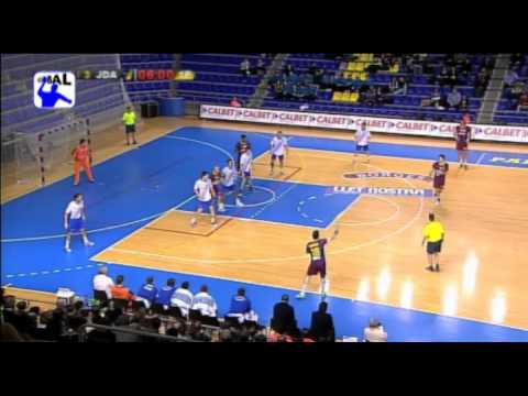 F.C. Barcelona Borges 39 - J.D. Arrate 21