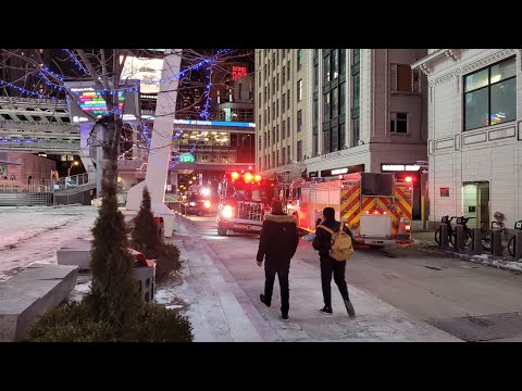 Toronto LIVE: Monday Night Downtown  (Feels like -13°C!)