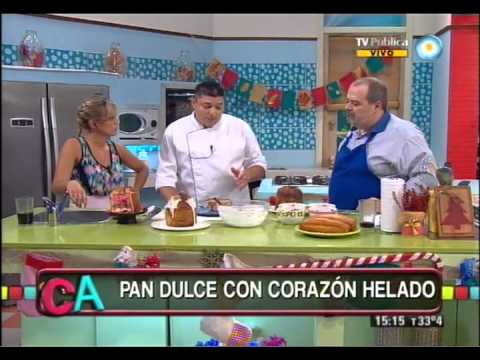 Pan dulce con helado y budín bañado en chocolate