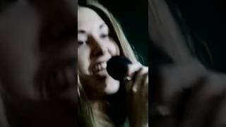 Amores de barra, Ella baila Sola