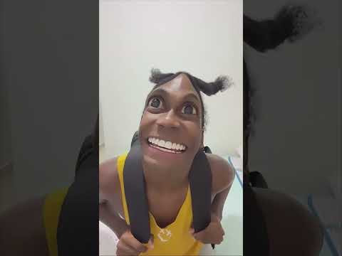 LA PROFESORA LUCRECIA - Kevin Voltro