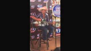 &#39;Lettin the night roll&#39; acoustic by Justin Moore
