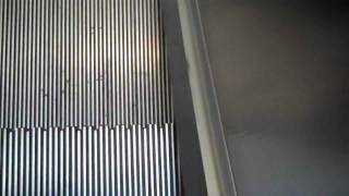 preview picture of video 'Montgomery Twinkie M Escalators-Wesfield Meriden (Food/Sears Court)'