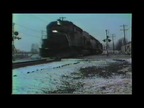 543. SOUTHERN PACIFIC SP 4424 in SNOW at Eugene Oregon on feb 20 1986 with 3 freight engine power