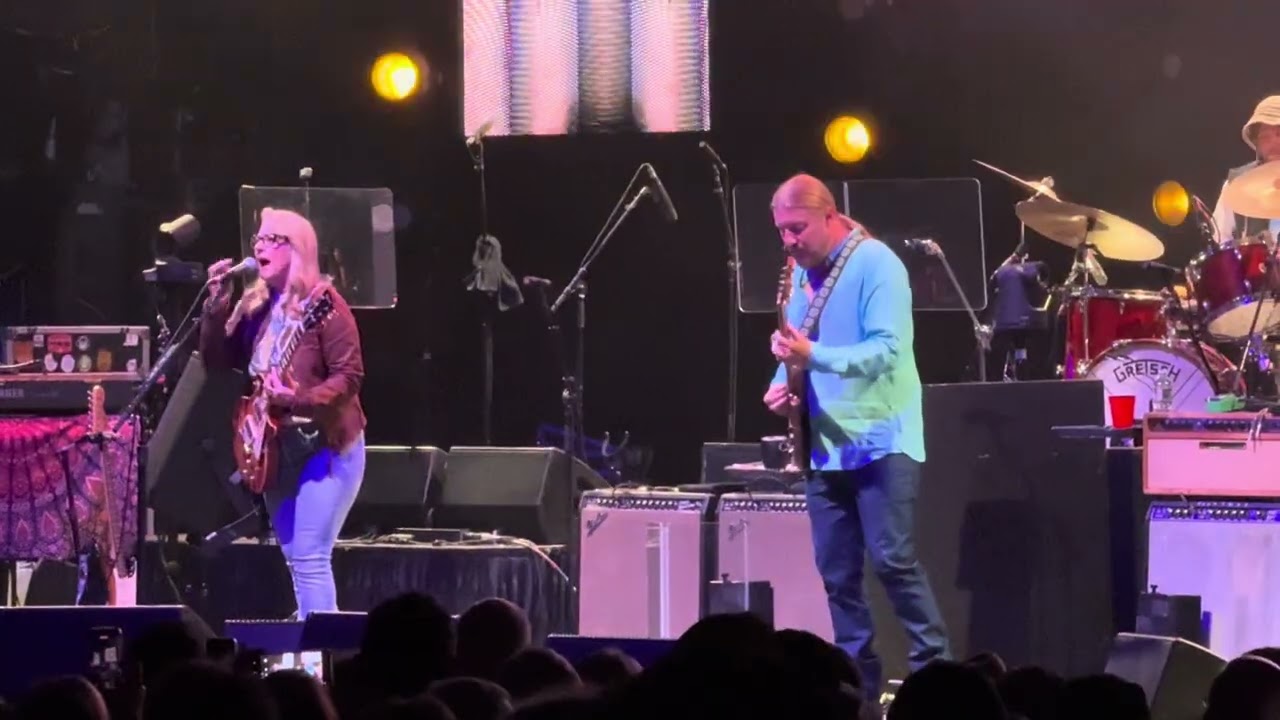 Tedeschi Trucks Band - Statesboro Blues ( Derek playing Tiger) 3-13-26 Beacon Theater, NYC - YouTube