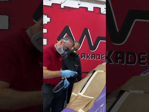 Spot Lackierung bei der Auto Akademie