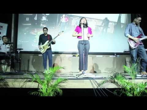 Adinda Band - flashlight