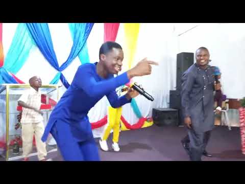 Daniel Gonge ft. Bony Mwaitege - Zamu Yangu (Live)