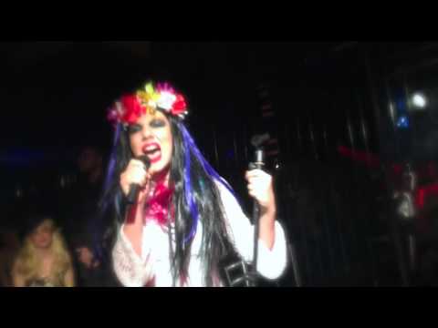 THE GLITZ GIRLZ SHOW:  È andata così