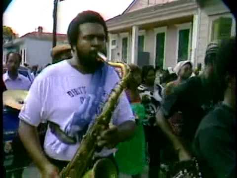 Funeral parade with the Dirty Dozen Brass Band: Voodoo (1982)