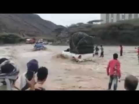 اصحاب القات الي دايما"مستعجلين سيلة بله العند اليمن