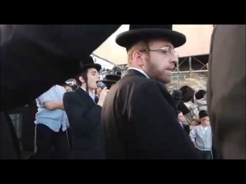 Moti Steinmetz Sings At Toldos Avrohom Yitzchok Fire In Meron