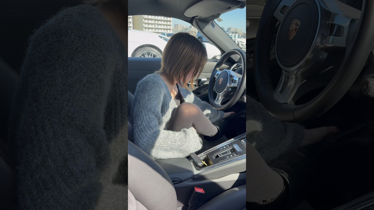 車の中で履き替えます👢　#車あるある　#車女子　#porsche #ポルシェ