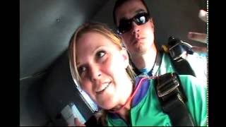 preview picture of video 'jenn Skydiving - SkyDive City - 12/26/2008'