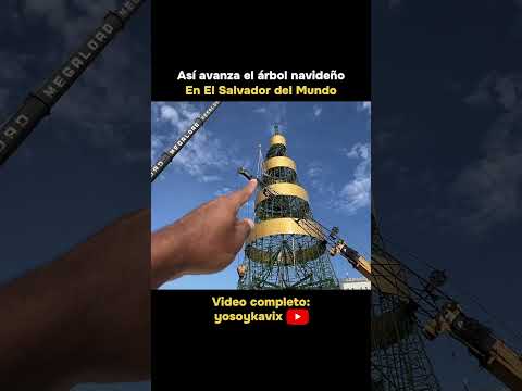 Así va la construcción del gigantesco árbol navideño de la panadería San Martín