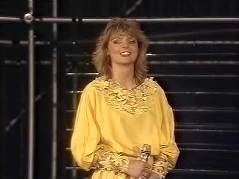 Bernadette - Sing Me A Song - Netherlands 🇳🇱 - Eurovision 1983