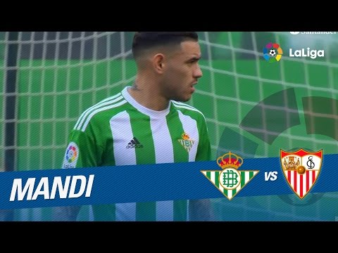 Cabezazo al larguero de Aissa Mandi