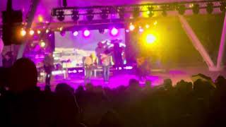 Tracy Lawrence “How A Cowgirl Says Goodbye” Live!