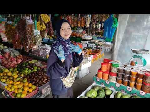 Kundasang Market in the cold Borneo Mountains is something special