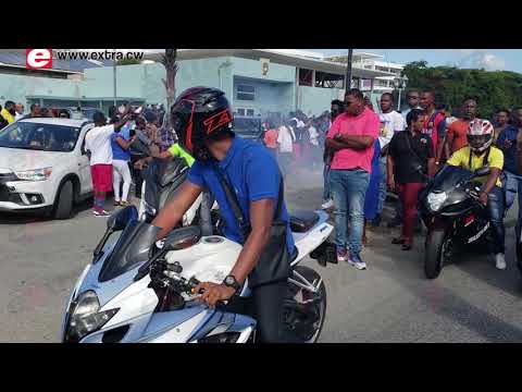 Famia i amigunan a hiba “Welly West” na su último lugá di sosiegu