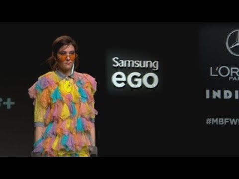 "Ansia" de Anel Yaos sobre la pasarela de Mercedes - Benz Fashion Week