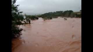 preview picture of video 'Enchente - Sto Inacio PR - Ponte p/ Santa Inês Parte 2/2'